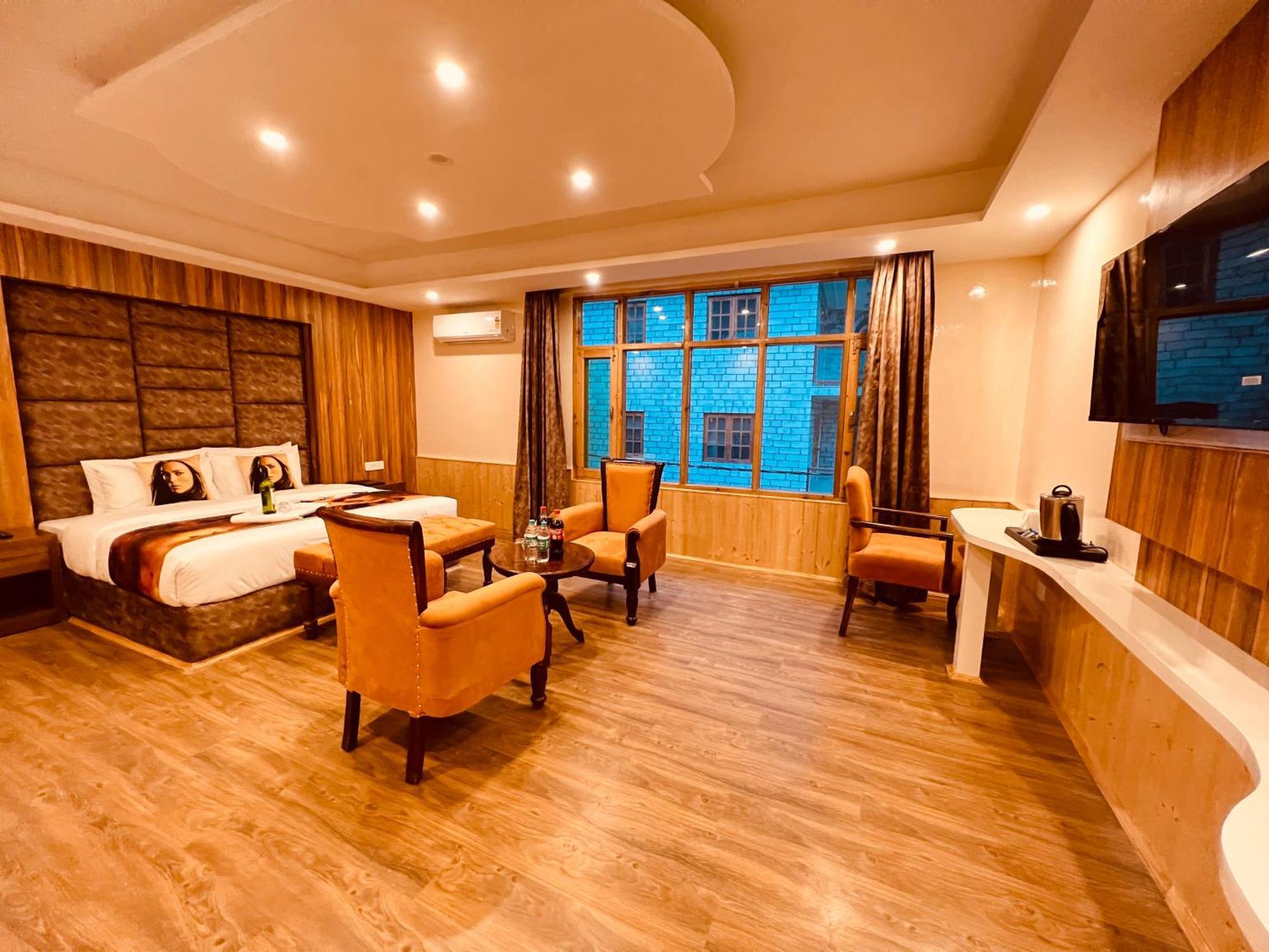 West Western Resort Manali #Neartomallroad #Gym #Lawn #Playingzone #Pooltable #Kidsfriendly #Mountainview #Tabletennis #Familyfriendly #Privateparking Екстер'єр фото