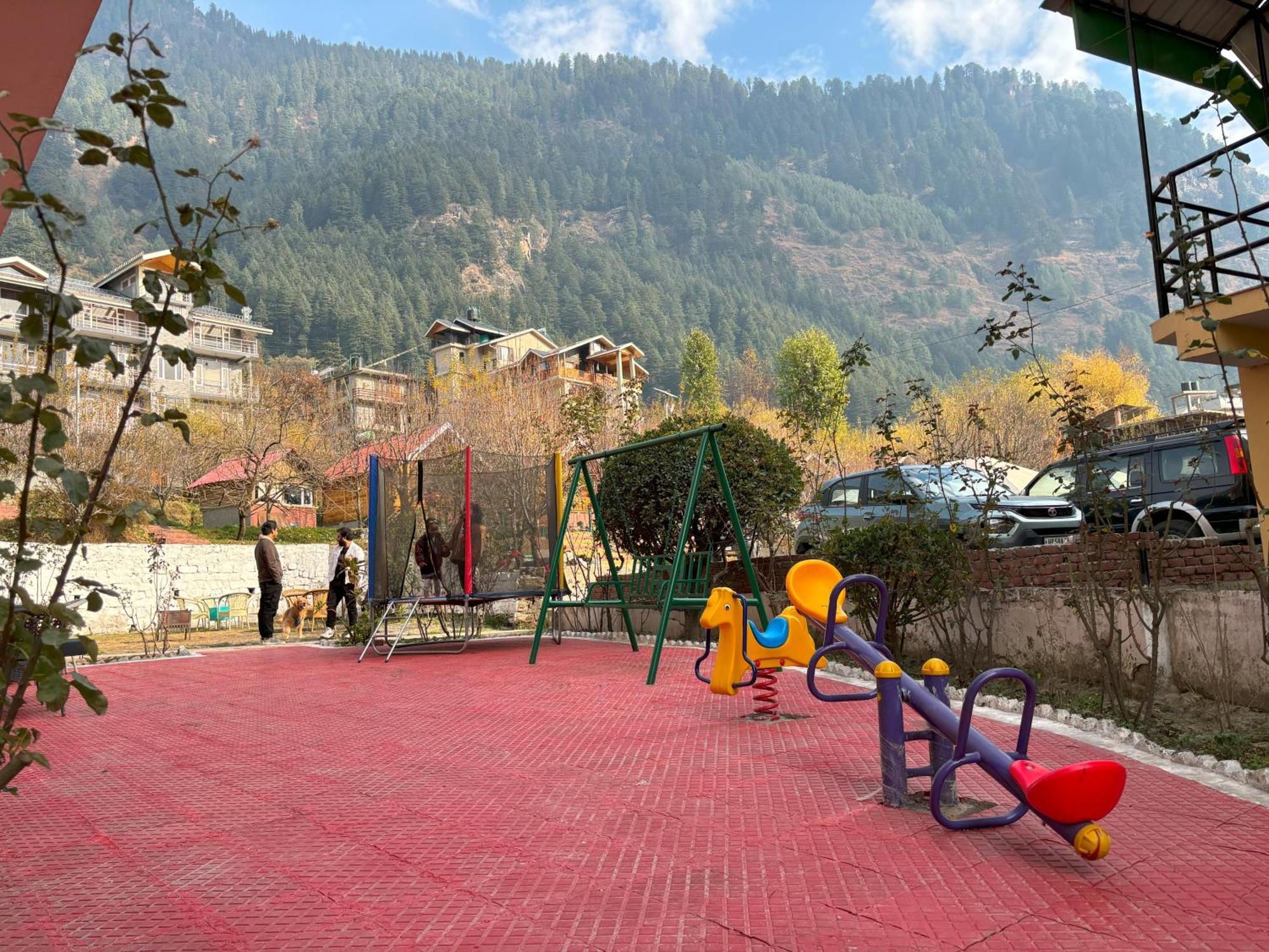 West Western Resort Manali #Neartomallroad #Gym #Lawn #Playingzone #Pooltable #Kidsfriendly #Mountainview #Tabletennis #Familyfriendly #Privateparking Екстер'єр фото