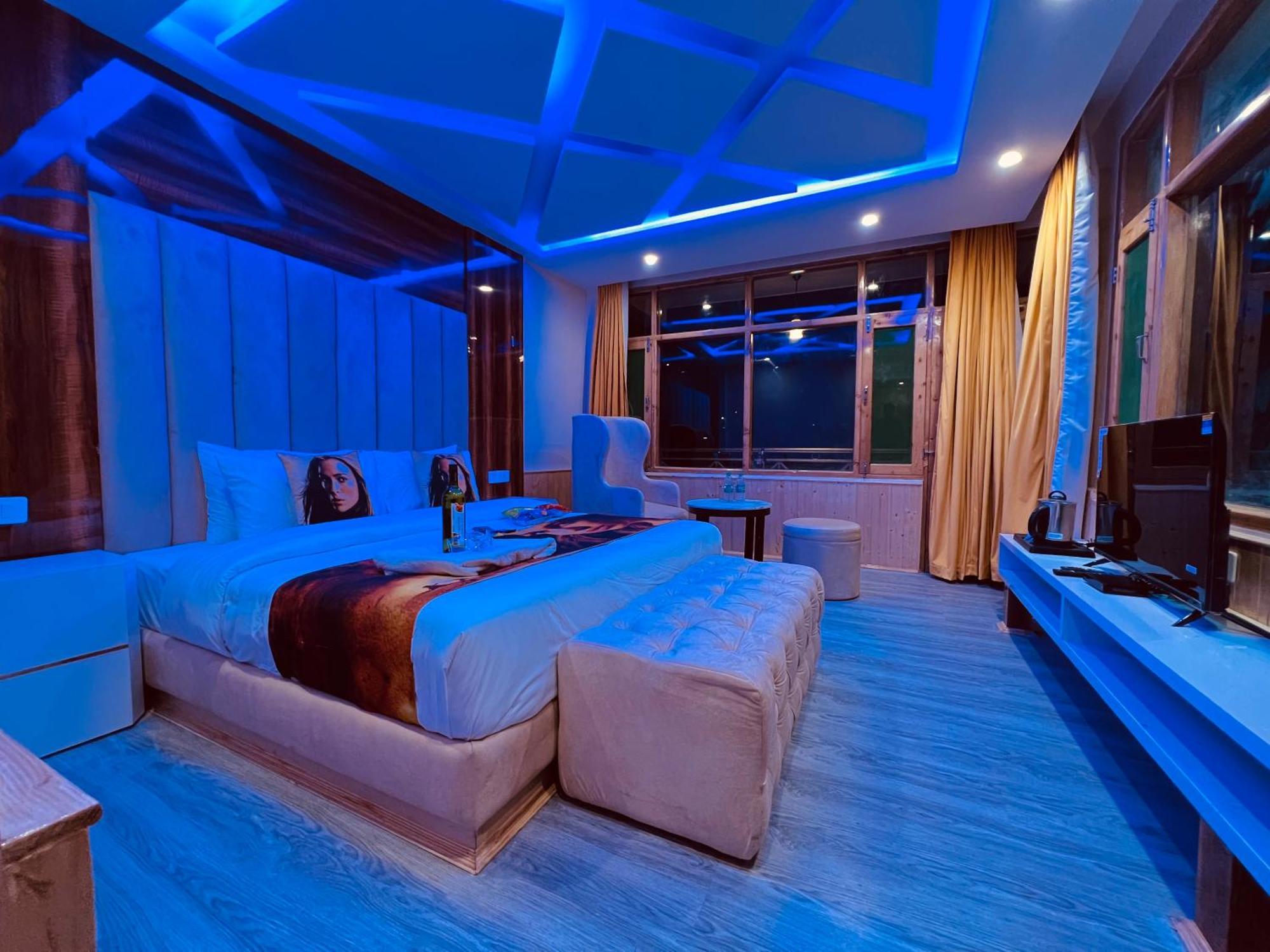 West Western Resort Manali #Neartomallroad #Gym #Lawn #Playingzone #Pooltable #Kidsfriendly #Mountainview #Tabletennis #Familyfriendly #Privateparking Екстер'єр фото