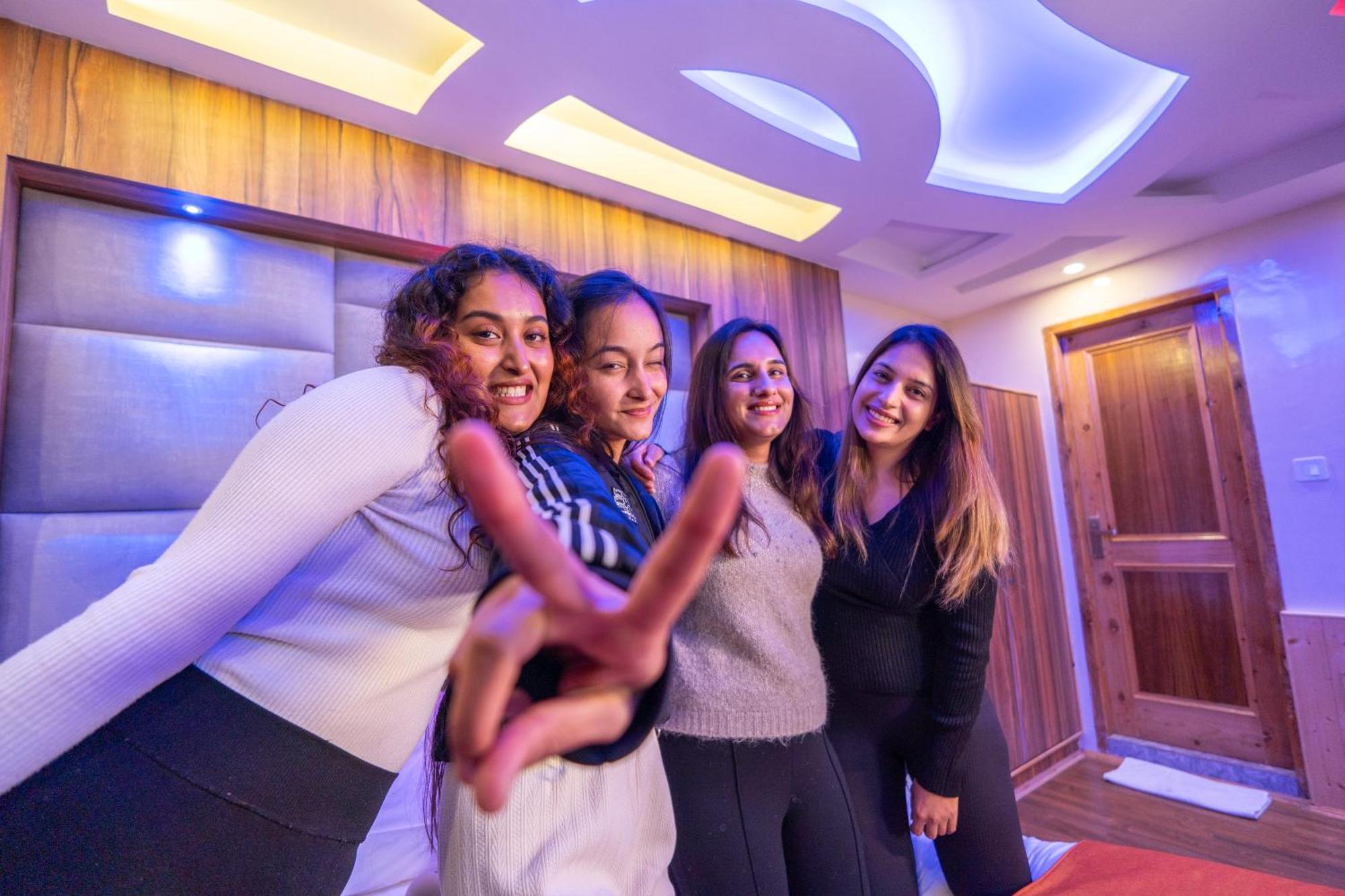 West Western Resort Manali #Neartomallroad #Gym #Lawn #Playingzone #Pooltable #Kidsfriendly #Mountainview #Tabletennis #Familyfriendly #Privateparking Екстер'єр фото