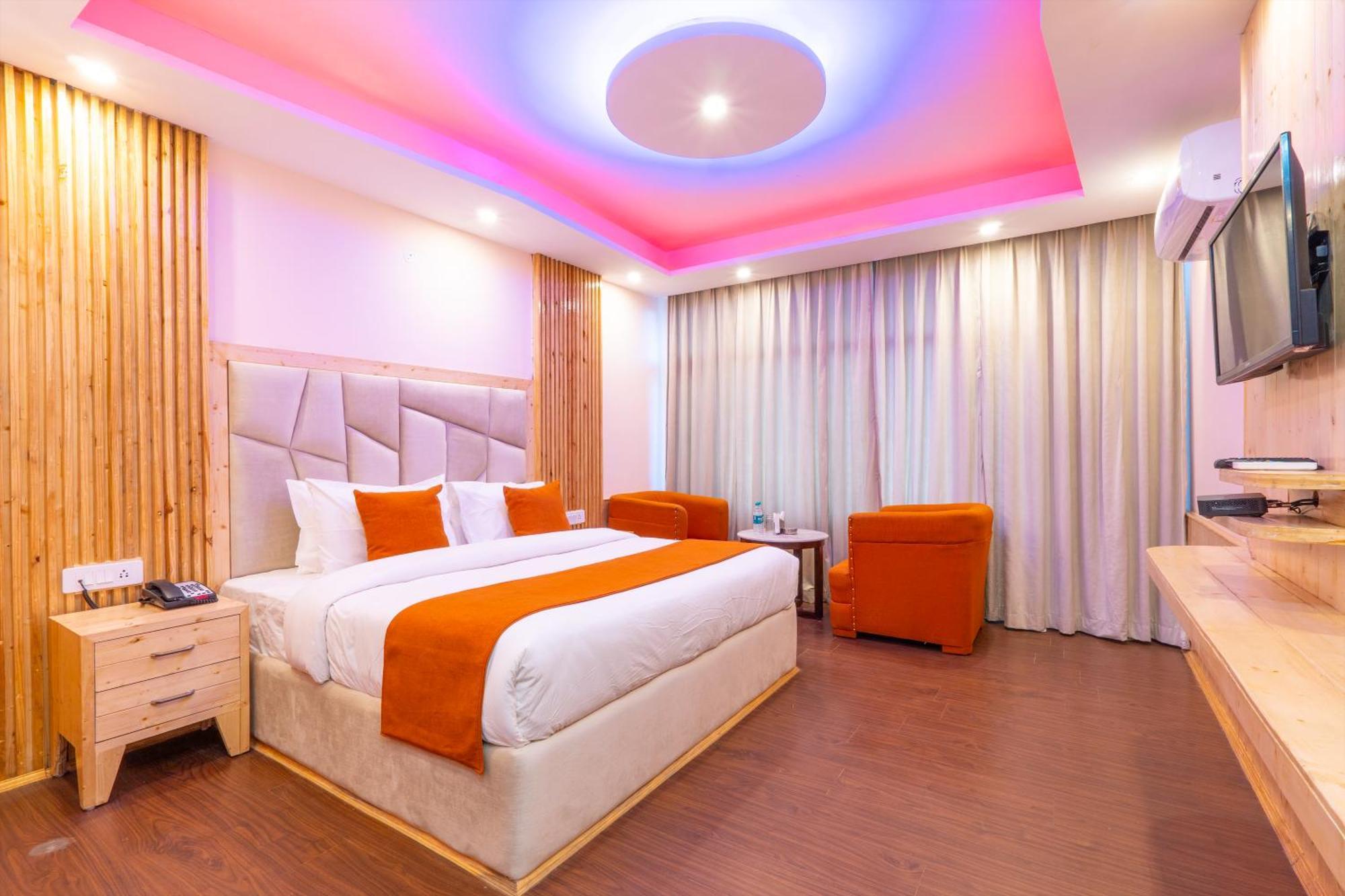 West Western Resort Manali #Neartomallroad #Gym #Lawn #Playingzone #Pooltable #Kidsfriendly #Mountainview #Tabletennis #Familyfriendly #Privateparking Екстер'єр фото