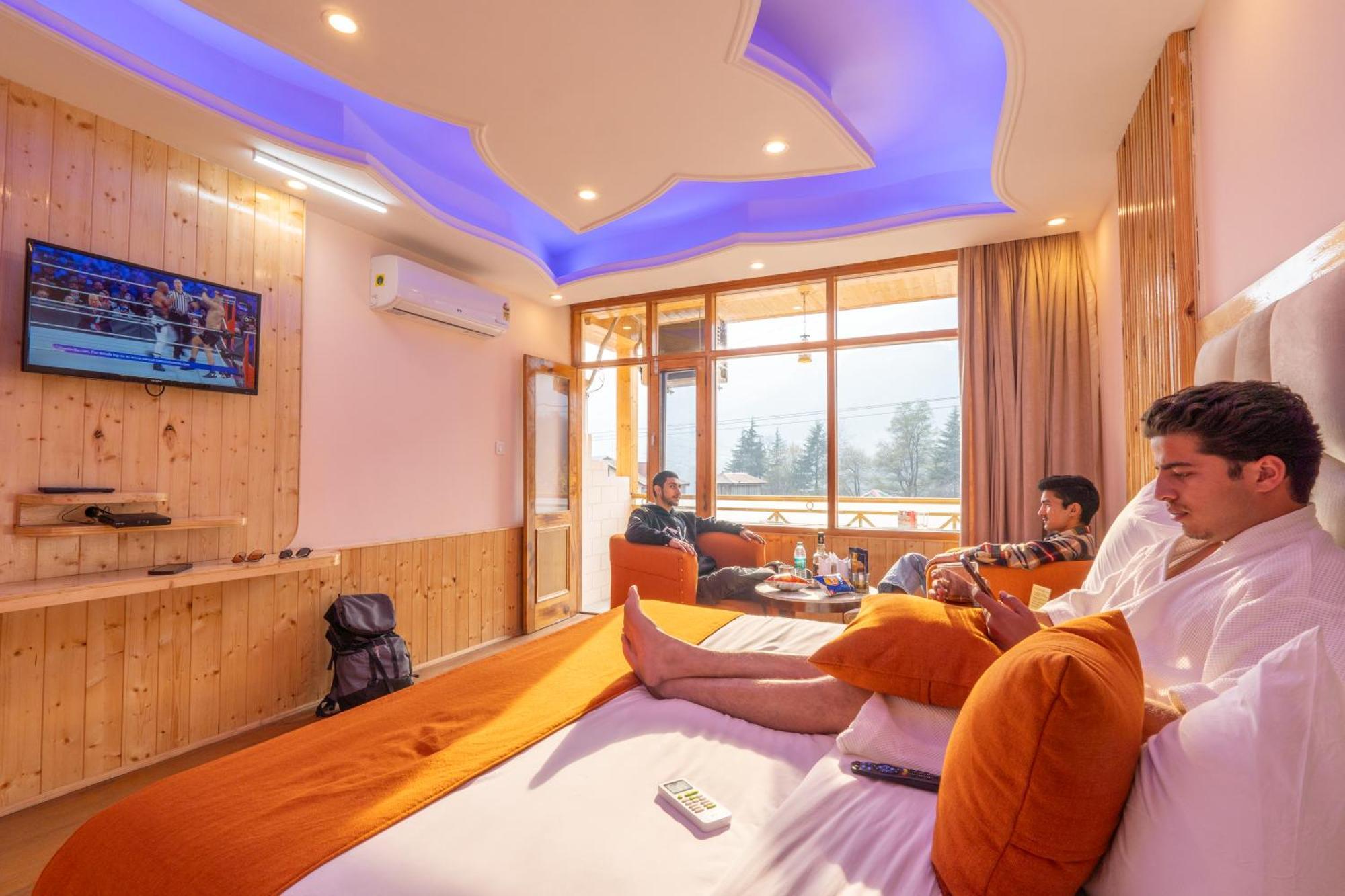 West Western Resort Manali #Neartomallroad #Gym #Lawn #Playingzone #Pooltable #Kidsfriendly #Mountainview #Tabletennis #Familyfriendly #Privateparking Екстер'єр фото