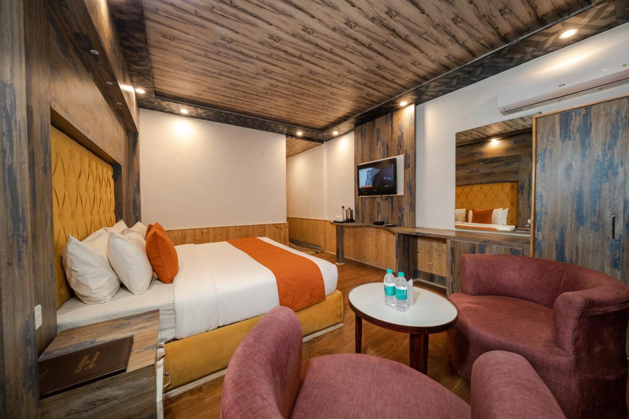 West Western Resort Manali #Neartomallroad #Gym #Lawn #Playingzone #Pooltable #Kidsfriendly #Mountainview #Tabletennis #Familyfriendly #Privateparking Екстер'єр фото