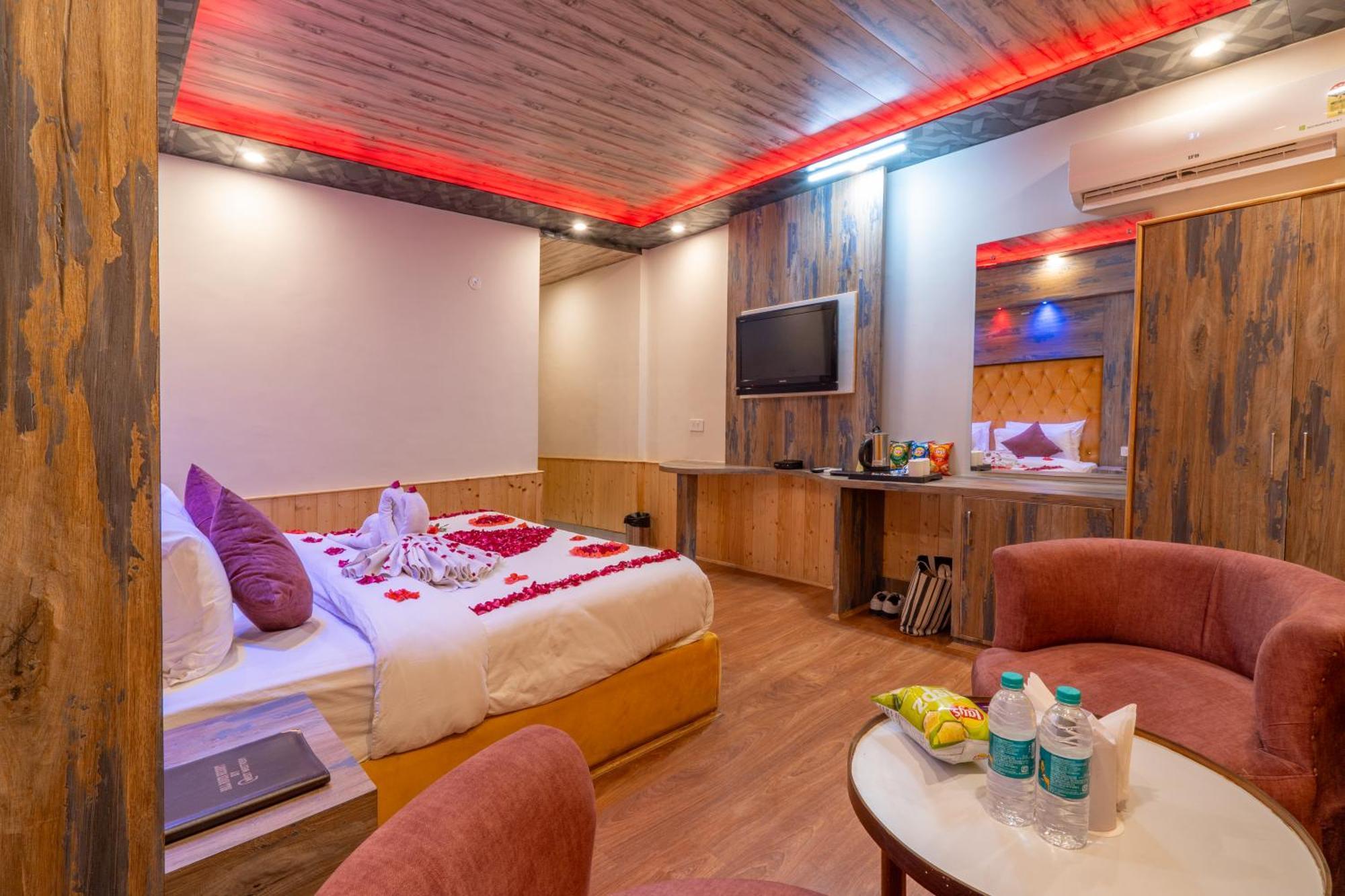 West Western Resort Manali #Neartomallroad #Gym #Lawn #Playingzone #Pooltable #Kidsfriendly #Mountainview #Tabletennis #Familyfriendly #Privateparking Екстер'єр фото
