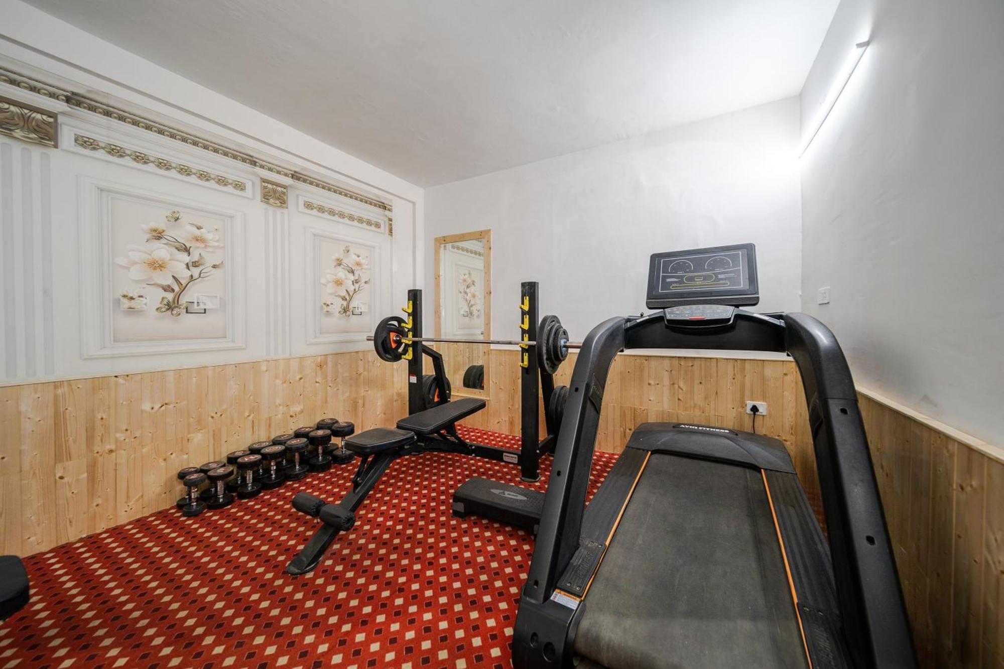 West Western Resort Manali #Neartomallroad #Gym #Lawn #Playingzone #Pooltable #Kidsfriendly #Mountainview #Tabletennis #Familyfriendly #Privateparking Екстер'єр фото
