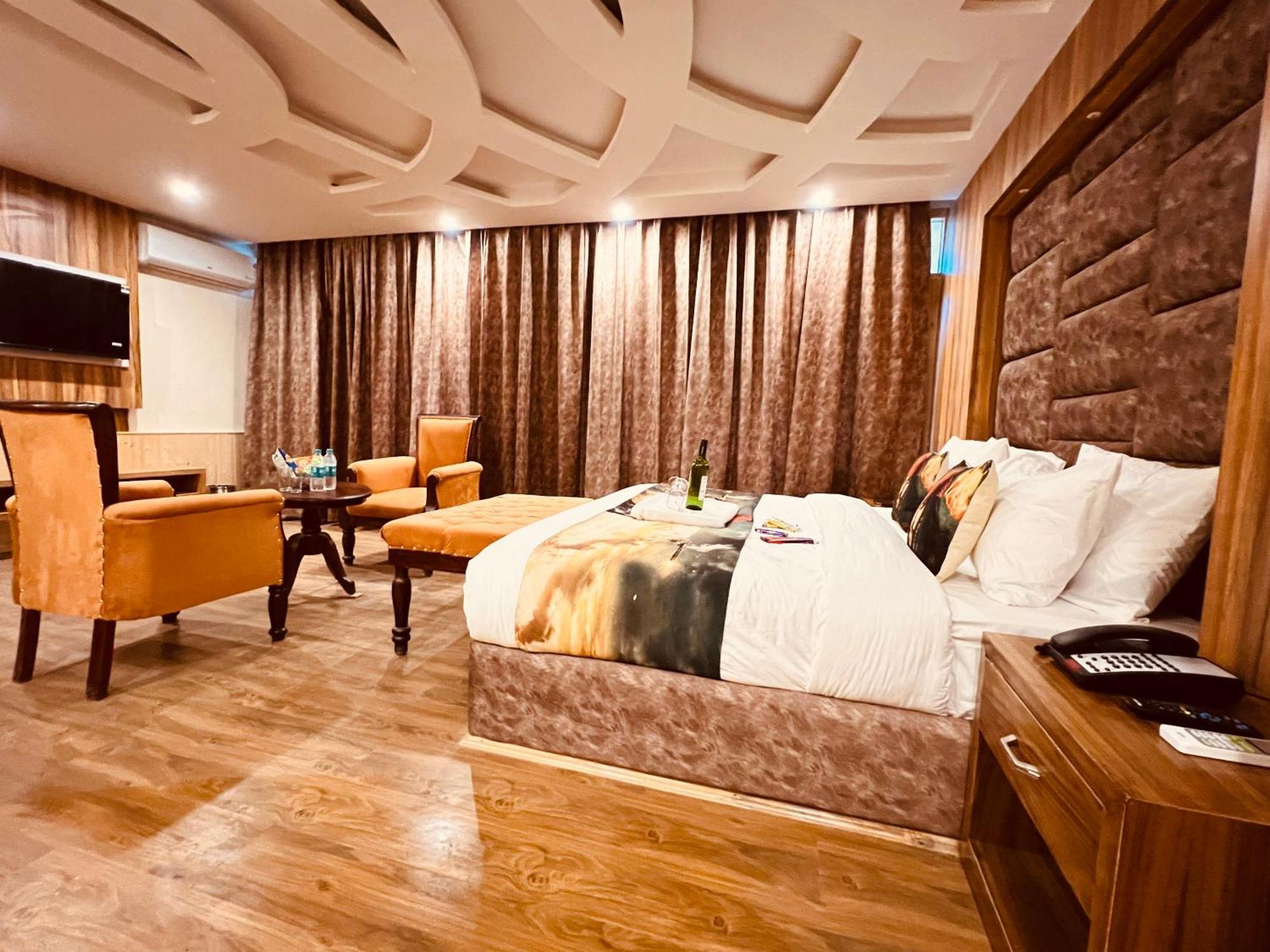 West Western Resort Manali #Neartomallroad #Gym #Lawn #Playingzone #Pooltable #Kidsfriendly #Mountainview #Tabletennis #Familyfriendly #Privateparking Екстер'єр фото
