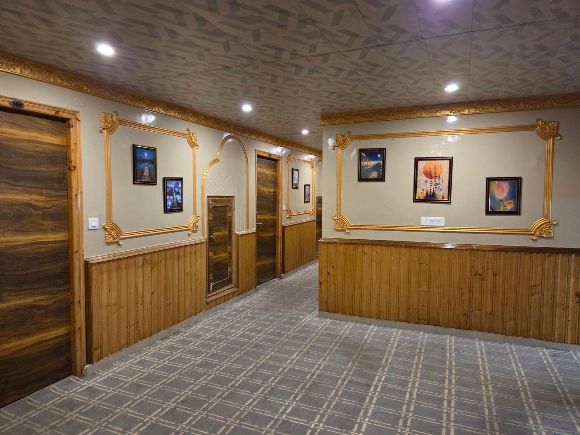 West Western Resort Manali #Neartomallroad #Gym #Lawn #Playingzone #Pooltable #Kidsfriendly #Mountainview #Tabletennis #Familyfriendly #Privateparking Екстер'єр фото