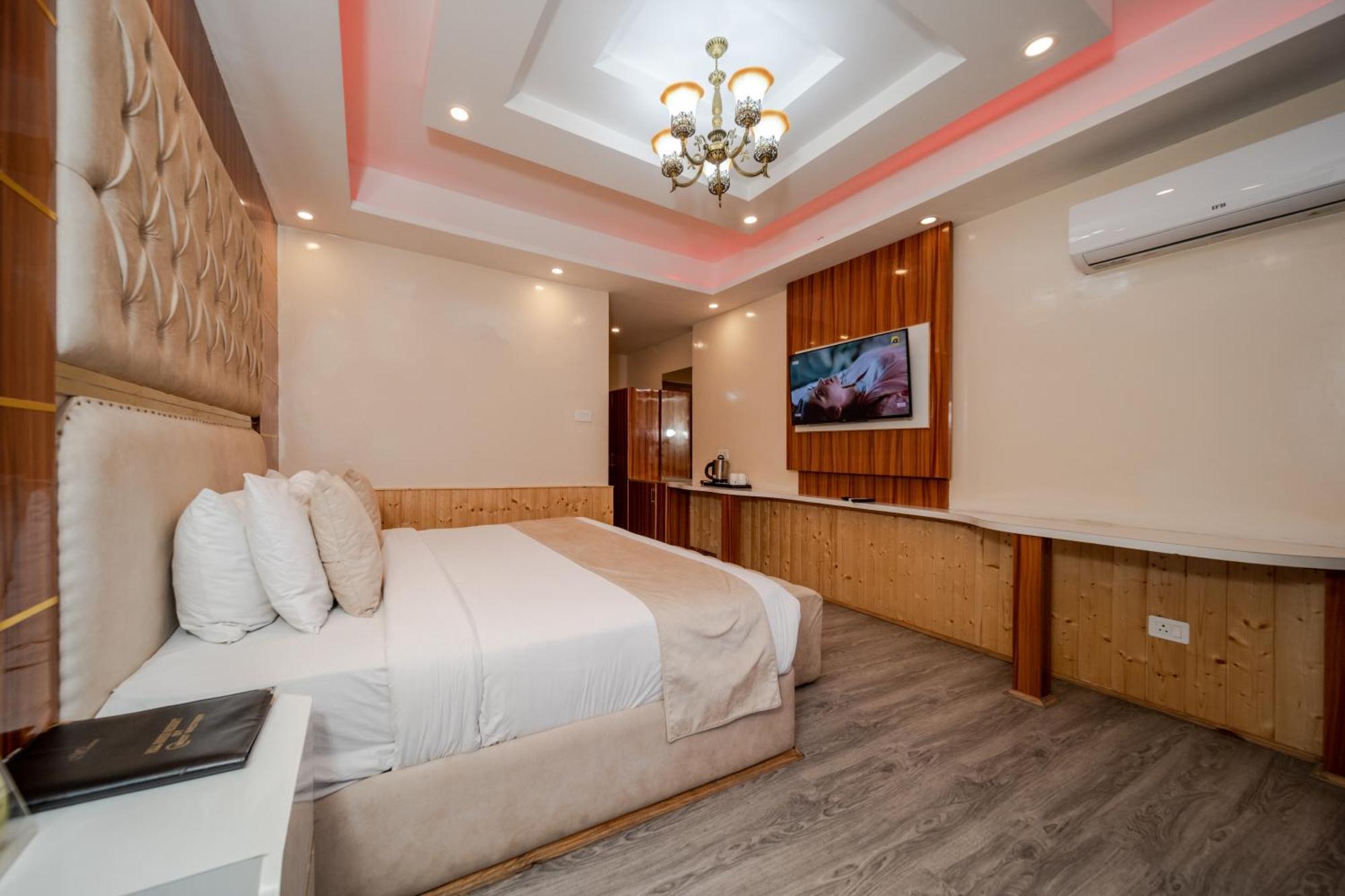West Western Resort Manali #Neartomallroad #Gym #Lawn #Playingzone #Pooltable #Kidsfriendly #Mountainview #Tabletennis #Familyfriendly #Privateparking Екстер'єр фото